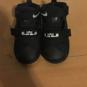 Size 8c Toddler Boys Kevin Durant sneakers