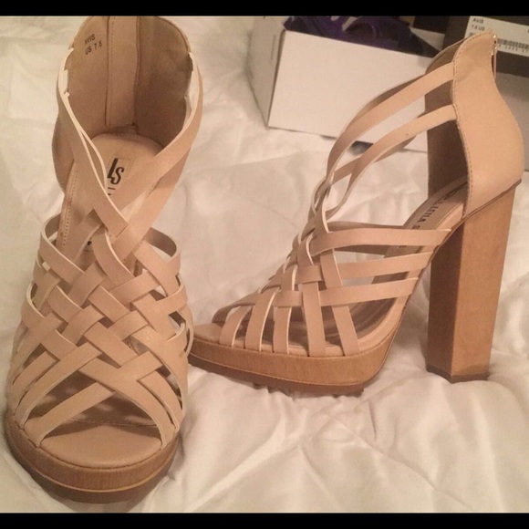 Leila Stone from shoedazzle size 7 1/2 - Picture 2 of 3