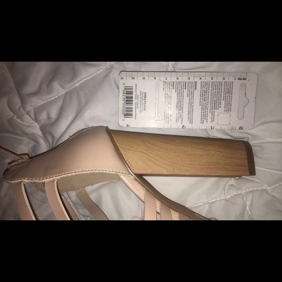 Leila Stone from shoedazzle size 7 1/2 - Picture 3 of 3