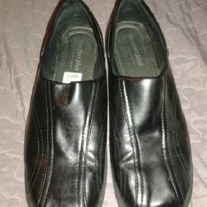 Black dress shoes
