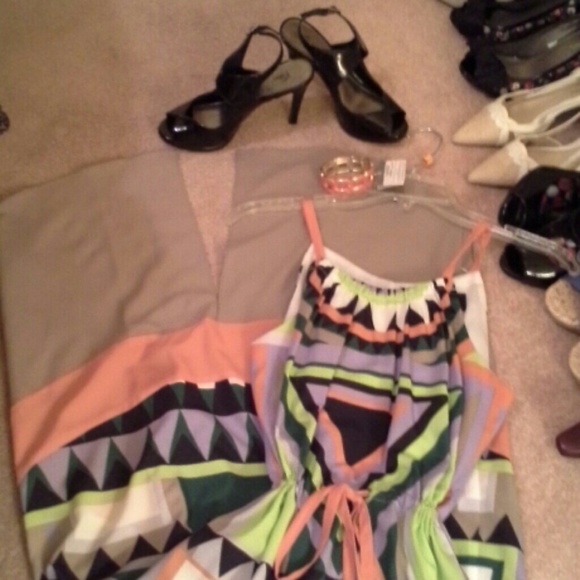 Dress - Picture 3 of 4