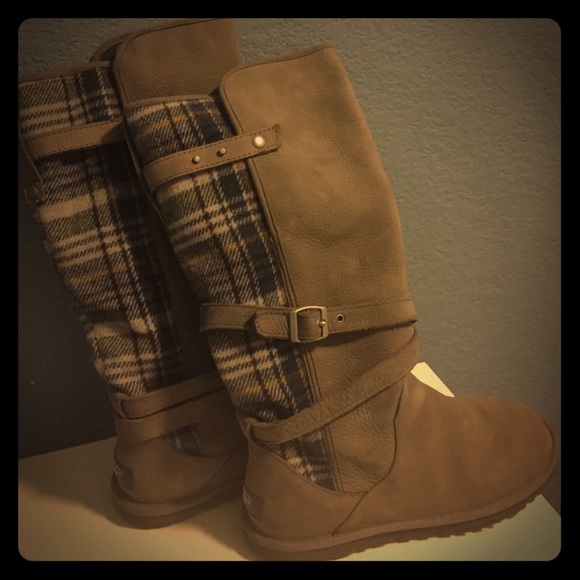 UGG Boots - worn once!  Size 8, pull on.