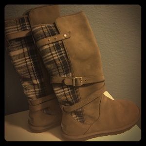 UGG Boots - worn once!  Size 8, pull on.