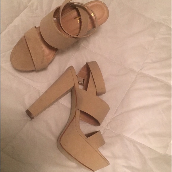 Heels - Picture 1 of 4