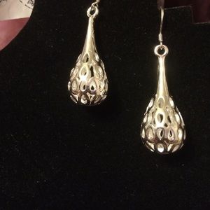 Beautiful silver earrings nice size dangles