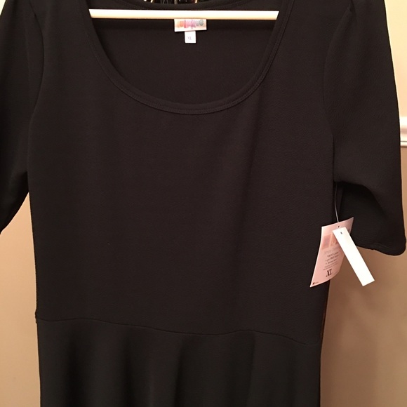 NWT Black Textured Nicole