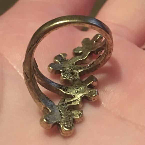 (D1) Flower Ring - Picture 3 of 4