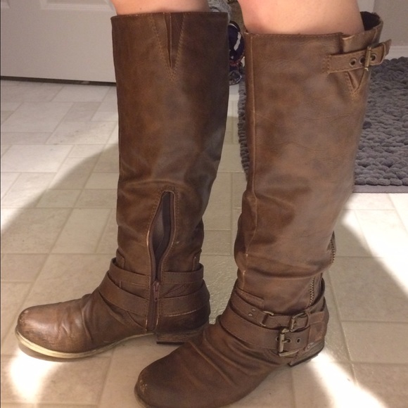 Carlos Santana riding boots