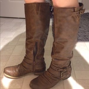 Carlos Santana riding boots