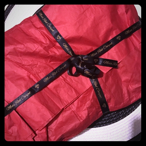 Miss Red Carpet - Picture 1 of 1