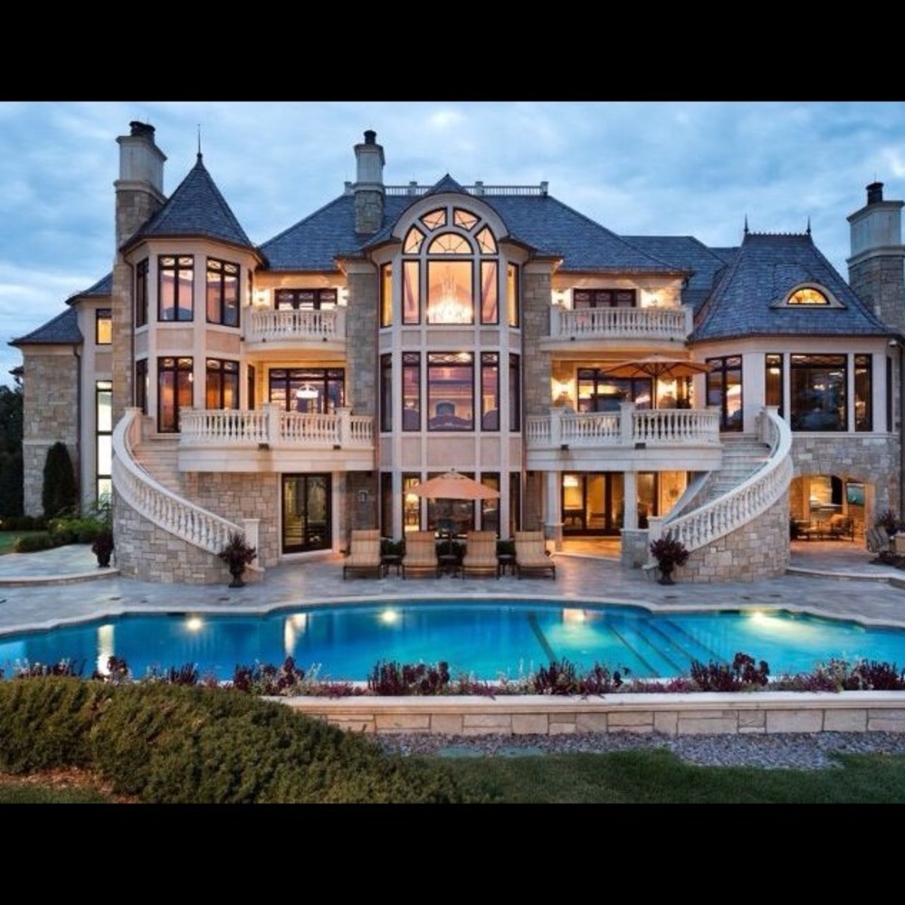 Meet your Posher, Dee