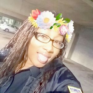 Meet your Posher, Dee