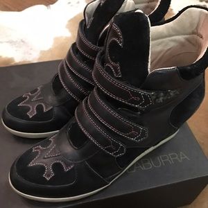 KOOLABURRA PRESTON IN BLACK-NEW IN BOX