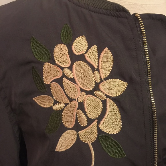 LAST ONE!!! Embroidered Bomber Jacket 🌸 - Picture 3 of 4