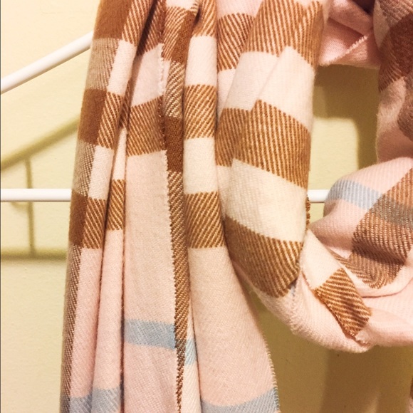 Pink scarf - Picture 2 of 3