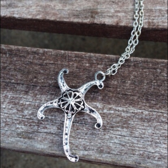 (D2) Starfish Necklace - Picture 2 of 4