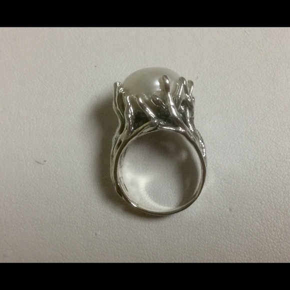 Sold. Stunning 17 mm Pearl Ring - Picture 2 of 4