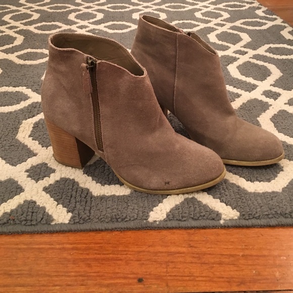 Fall booties from urban outfitters
