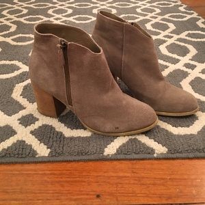 Fall booties from urban outfitters