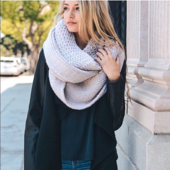 Chic Oatmeal Chunky Knit Infinity Scarf - Picture 2 of 3