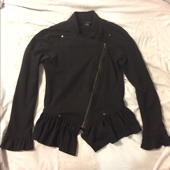 Daytrip asymmetrical zip scallop edge