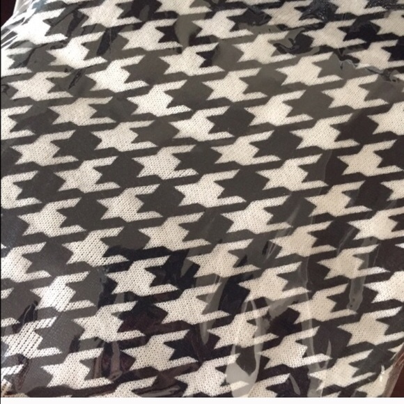 Chic Houndstooth Leggings - Picture 3 of 3