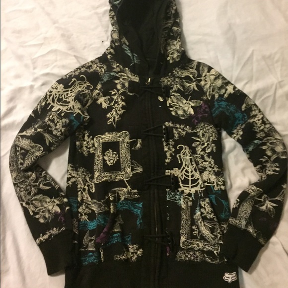 Fox hoodie w/ zip and eyelet closure
