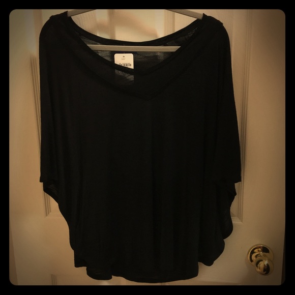 Twiggy London Tops - (BBW) NWT Twiggy London V-Neck Poncho Tee Sz M