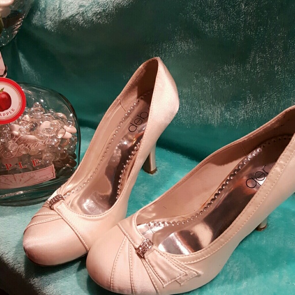 Cream Size 9  deb 3' heel