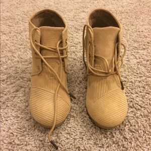 NWOT Toms wedge booties size 6