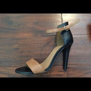 Heart in D black and tan heels