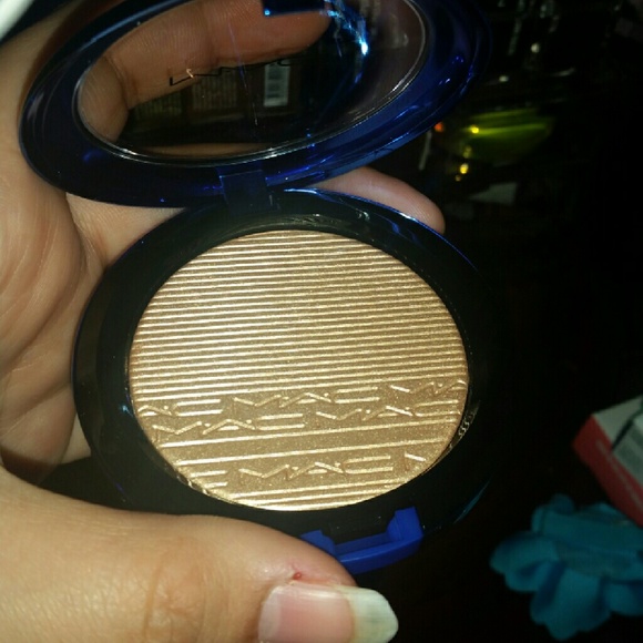 MAC oh darling skin finish