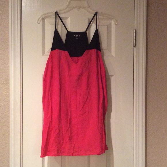 Cute chic tank!! NWOT