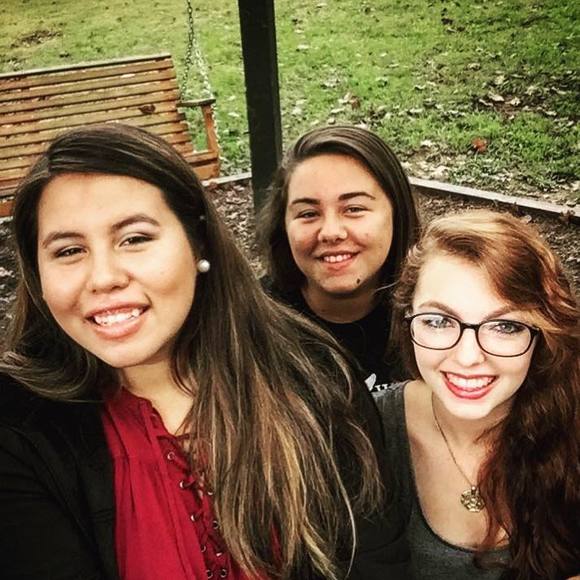 Meet your Posher, Tia - Picture 1 of 1