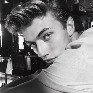 Meet your Posher, Selena