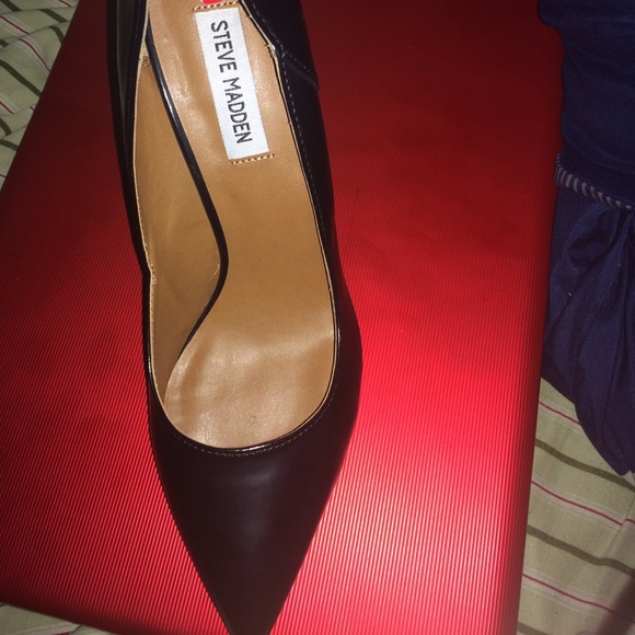 Black leather Steve Madden pump size 10