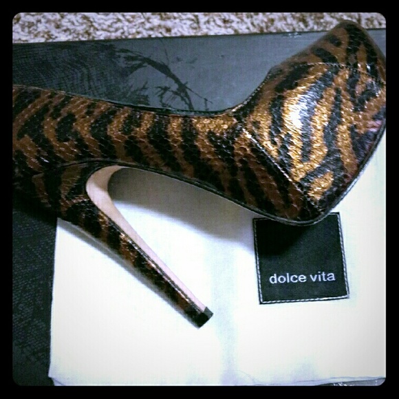 Dolce Vita devon brass tiger snake shoes