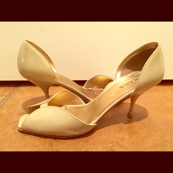 Vintage Prada peep toe, tan patent leather, 39