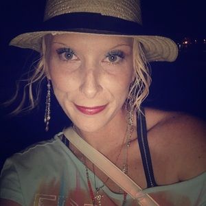 Meet your Posher, Nikki G!!