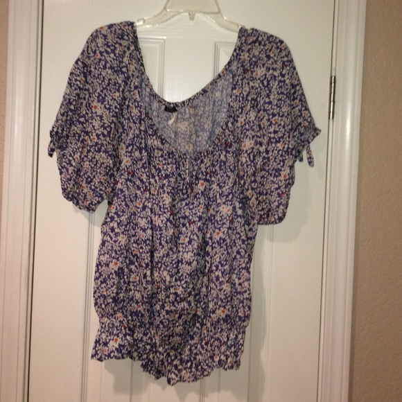 Cute boho Guess top