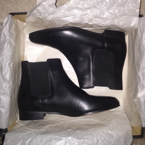 BRAND NEW LEATHER CHELSEA BOOTS!! 6-H Never worn!