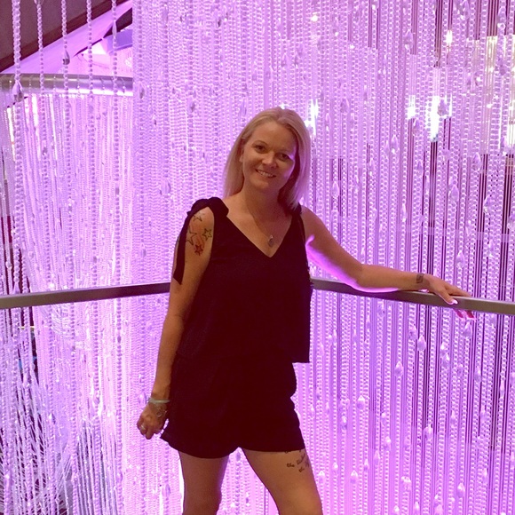 Meet your posher, Rachel:) - Picture 2 of 3