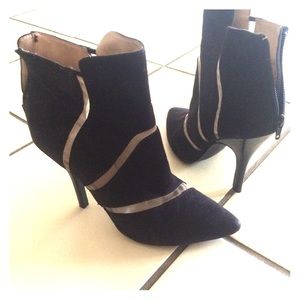 Suede boots with peekaboo design