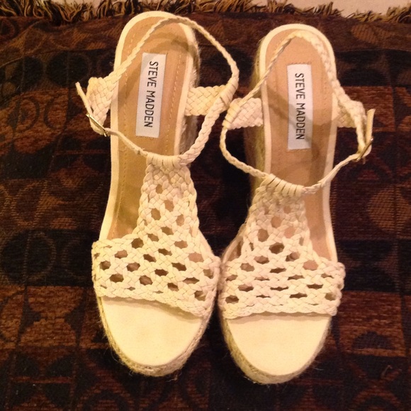 Beige Steve Madden espadrilles