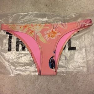 SMALL Triangl Cheeky Bottoms