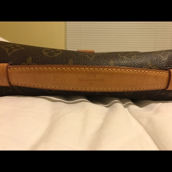 **SOLD**Authentic louis vitton pochette metis - Picture 3 of 4