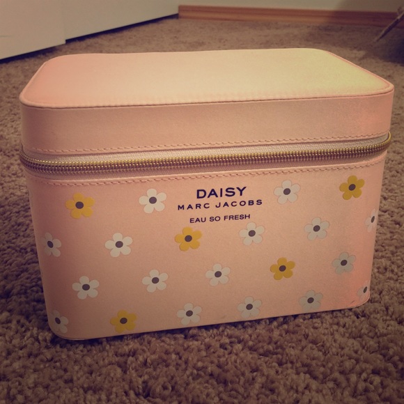 Marc Jacobs Daisy Cosmetic Box ⚡FLASH SALE⚡