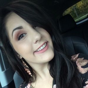 Meet your Posher, Olivia