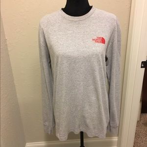 Cute grey and red north face shirt!