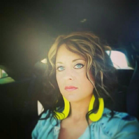 Meet your Posher, Angela